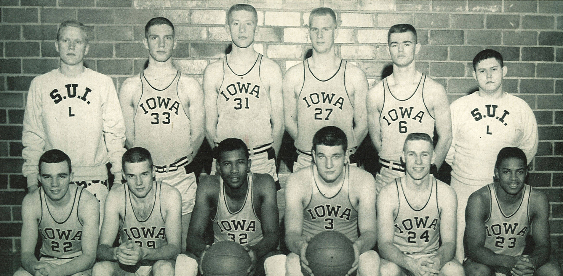What is the history of the Hawkeye basketball team?